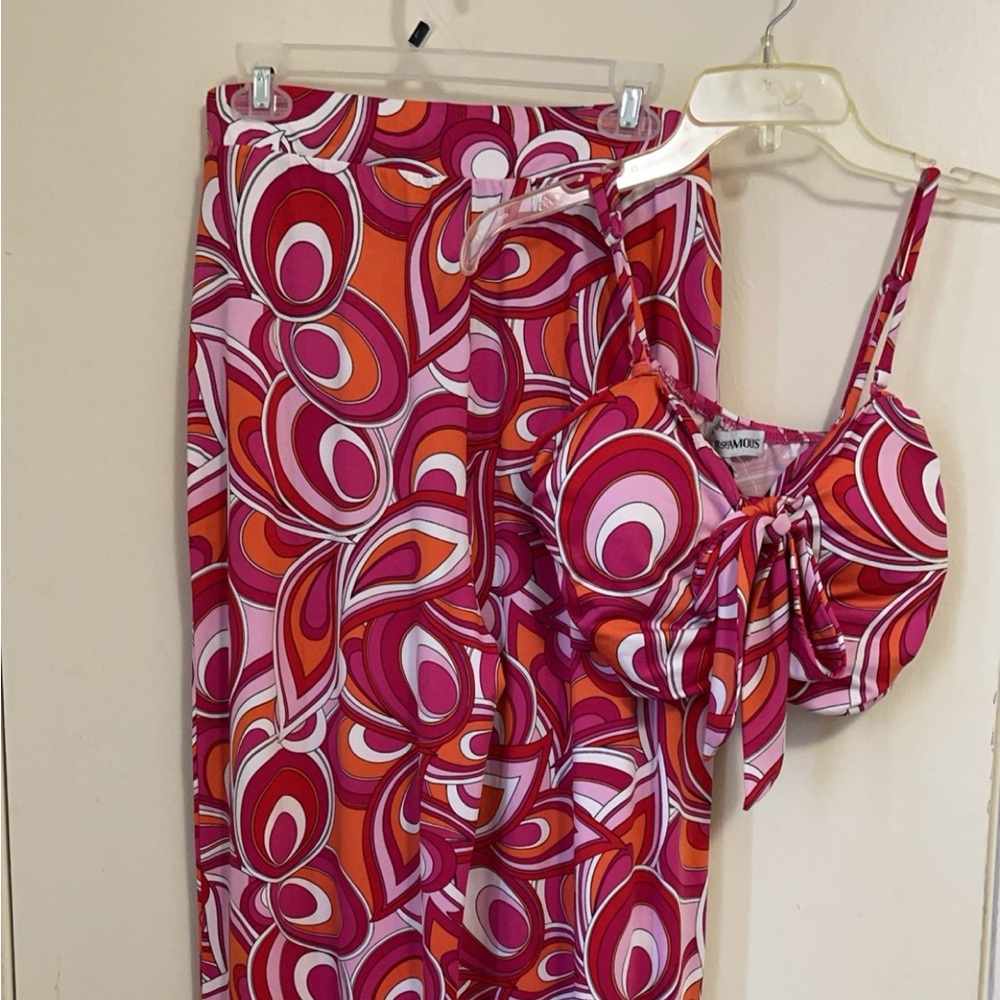 Multi colored 2 piece set with crop top and pants